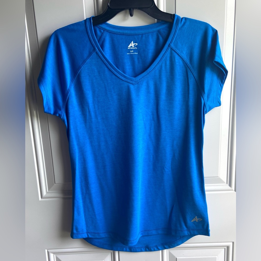 4/$15 NWT Athletech Women’s Royal Blue V Neck Top S